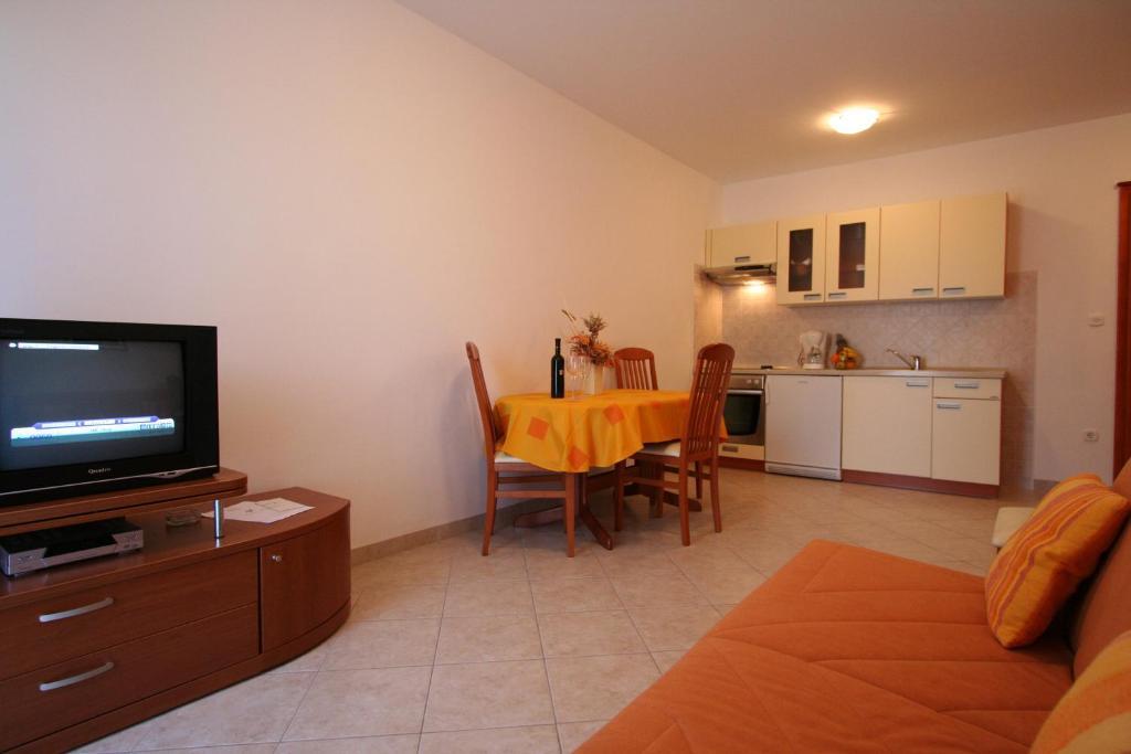 Apartments Bogovic Malinska Kamer foto