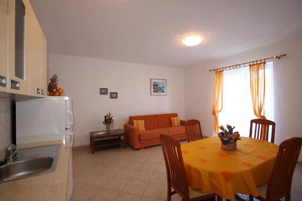 Apartments Bogovic Malinska Kamer foto