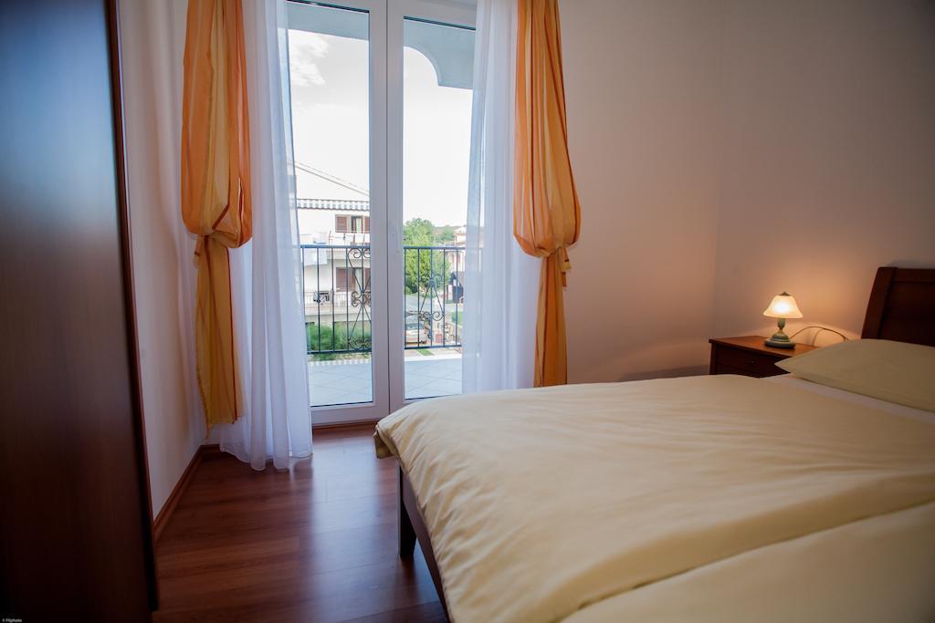 Apartments Bogovic Malinska Buitenkant foto