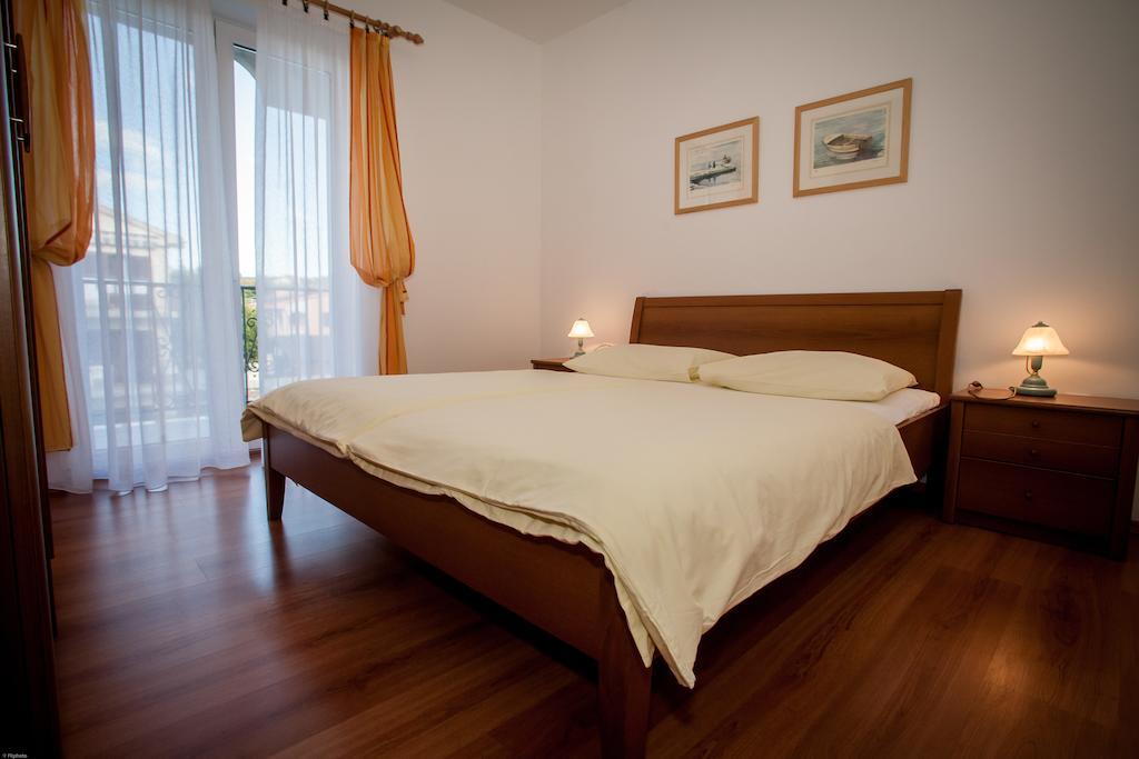 Apartments Bogovic Malinska Buitenkant foto