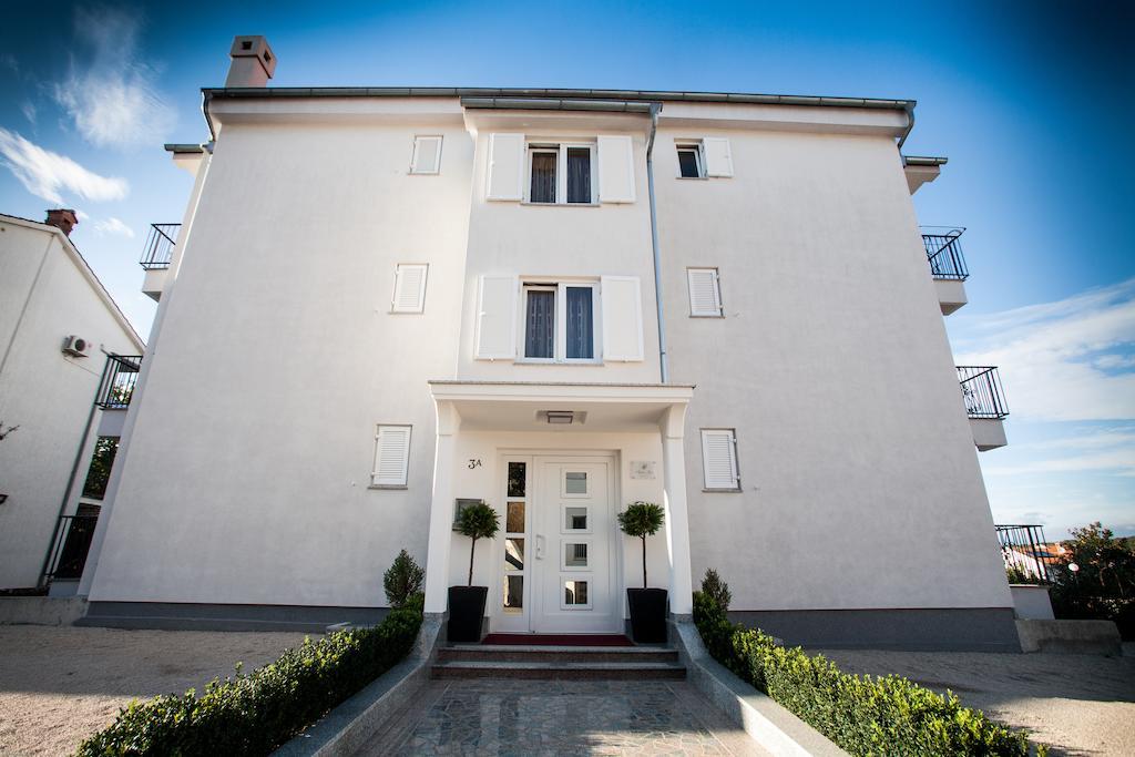 Apartments Bogovic Malinska Buitenkant foto
