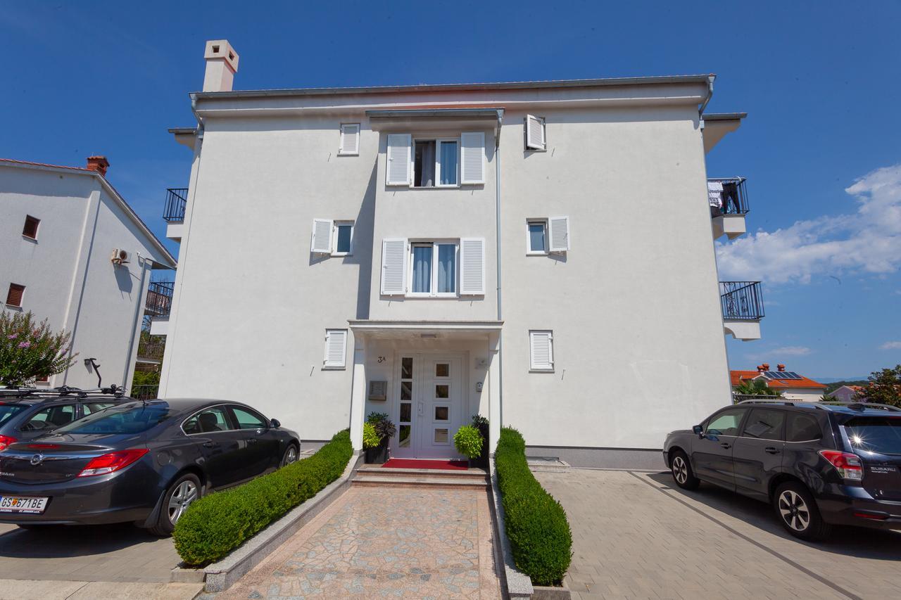 Apartments Bogovic Malinska Buitenkant foto