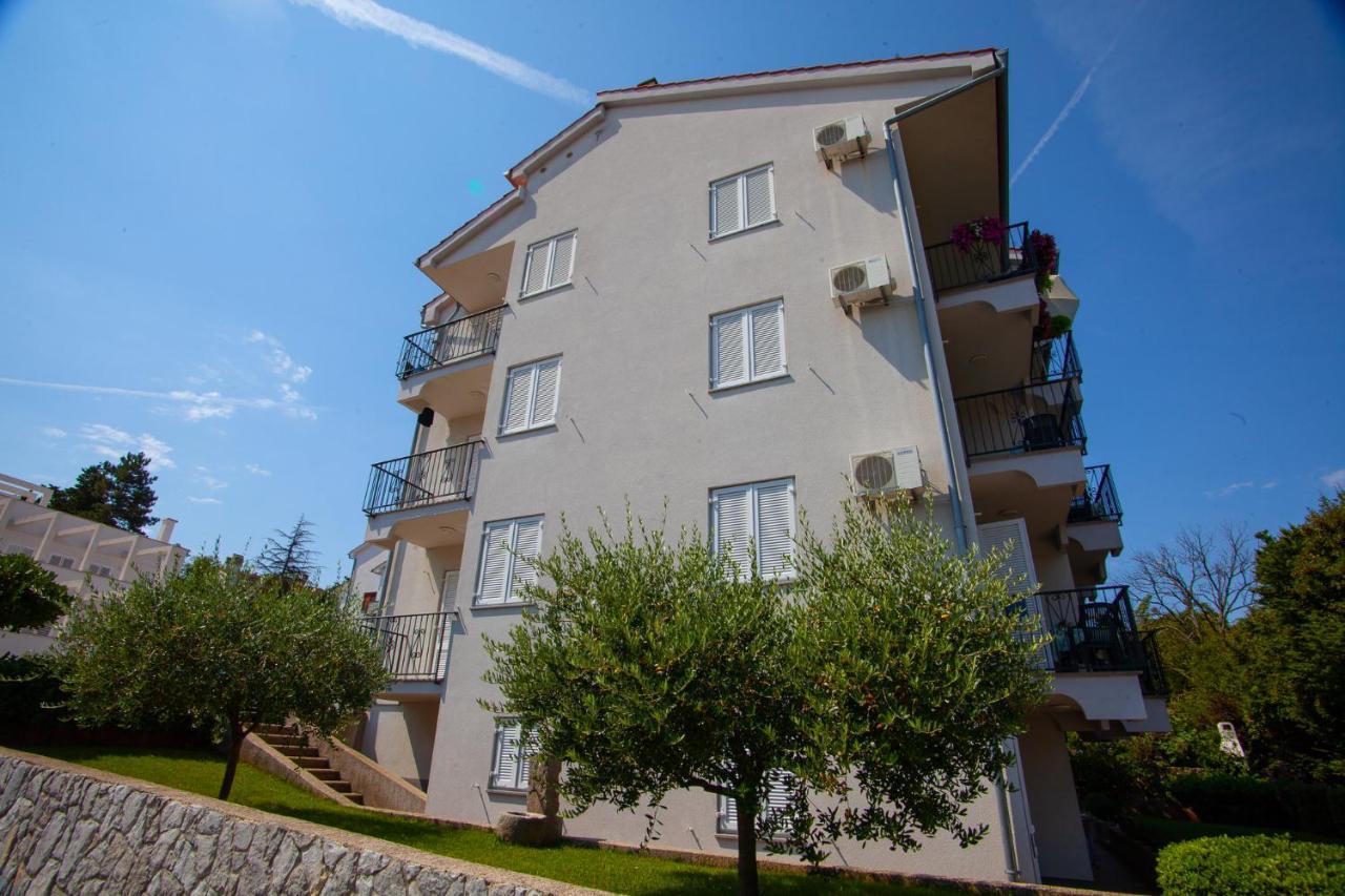 Apartments Bogovic Malinska Buitenkant foto