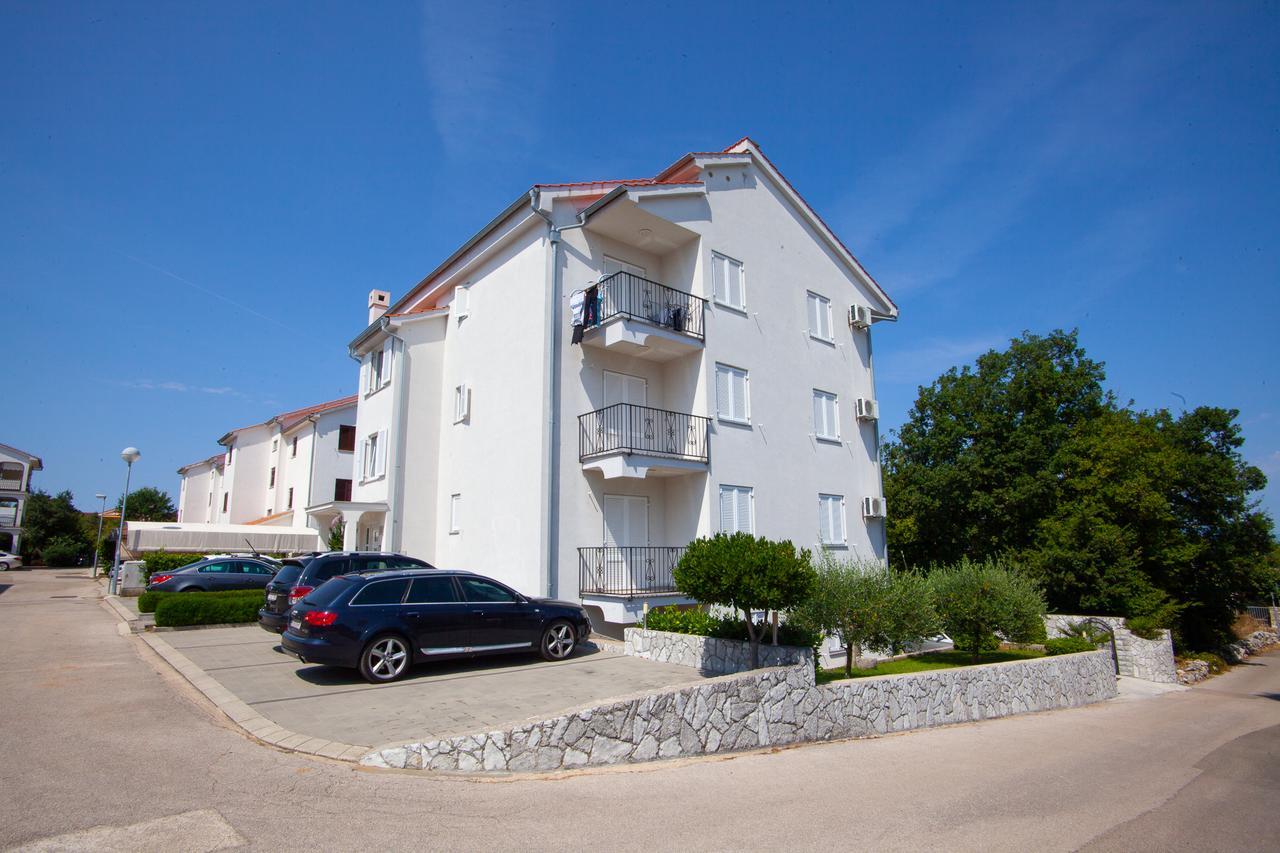 Apartments Bogovic Malinska Buitenkant foto